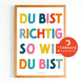 Bild in Galerie-Betrachter laden, Kinderposter „Du bist richtig so wie du bist“ als PDF-Download. Farbenfrohes Mutmacher-Poster zur Förderung von Selbstvertrauen, Selbstannahme und einem positiven Selbstbild.