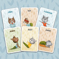 Bild in Galerie-Betrachter laden, Yogakarten-Set für Kinder mit 30 handgezeichneten Katzen, die verschiedene Yoga-Übungen spielerisch darstellen, ideal für Kinderyoga und als Geschenk für Katzenliebhaber.