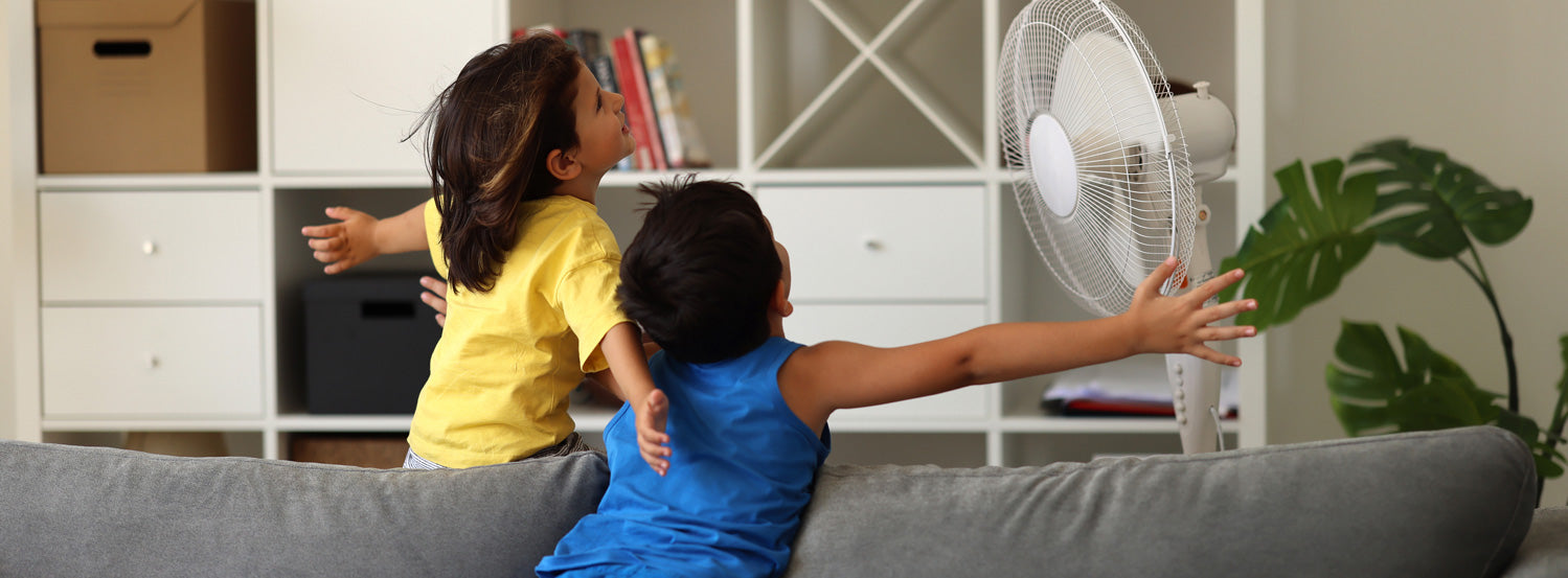 Was tun bei Hitze mit Kindern? 15 Spiele für drinnen ohne Material
