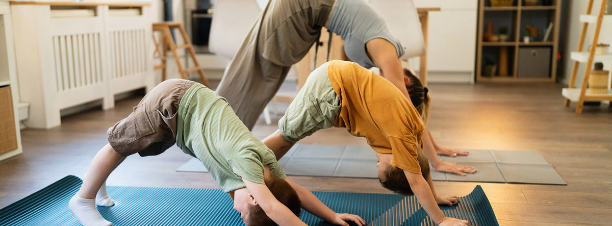 Kinderyoga: Die besten Übungen für zu Hause