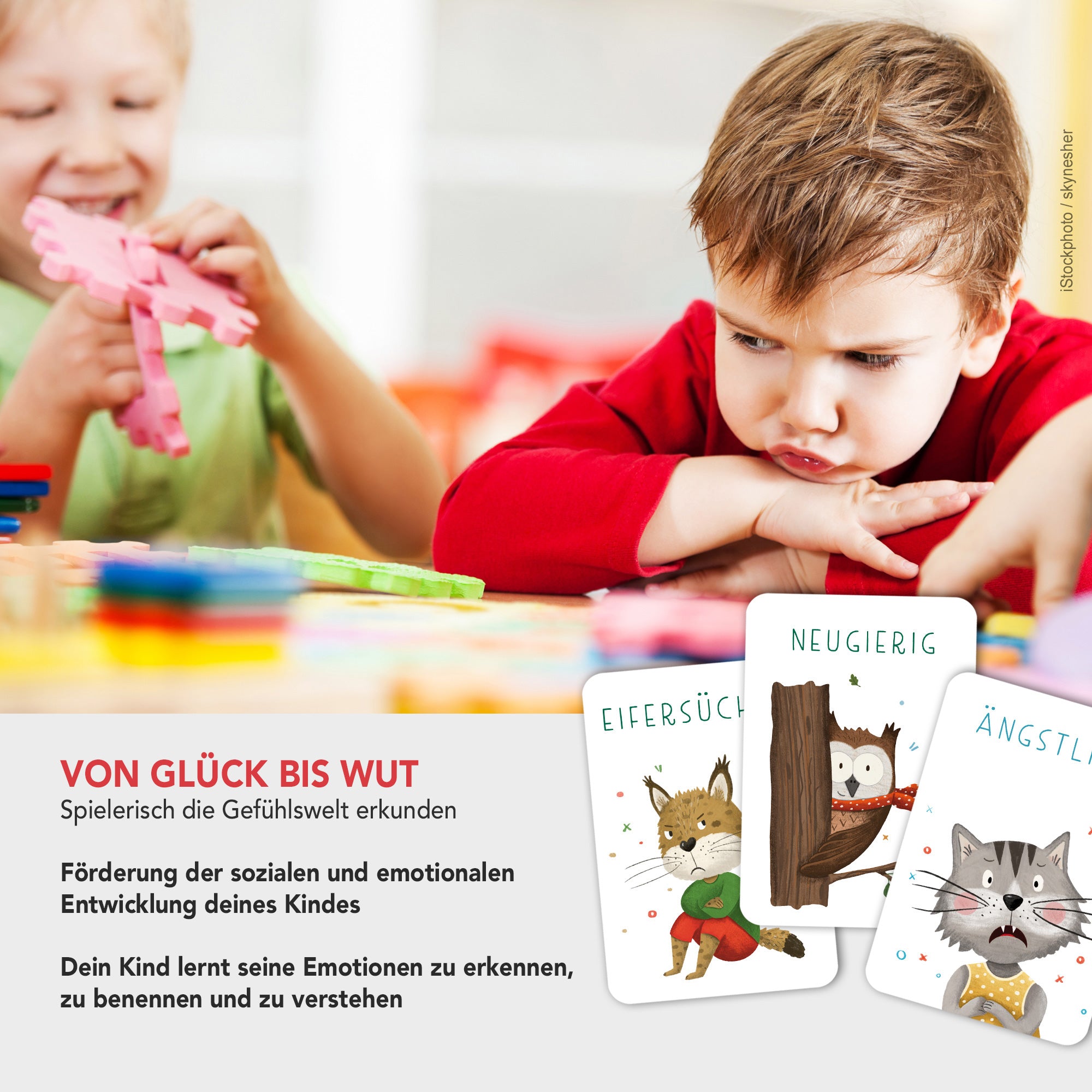 Kind verwendet handgezeichnete Gefühlskarten: Ein Kartenset mit bunten Illustrationen und kindgerechten Beschreibungen von Gefühlen, ideal für Gespräche über Emotionen und zur Förderung emotionaler Kompetenz.